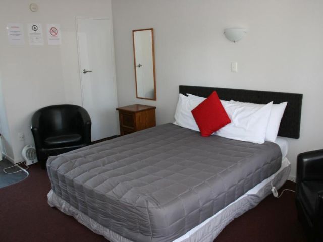 Standard Studio - bed