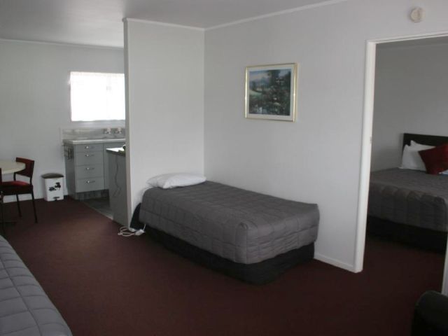 Family Unit - single beds